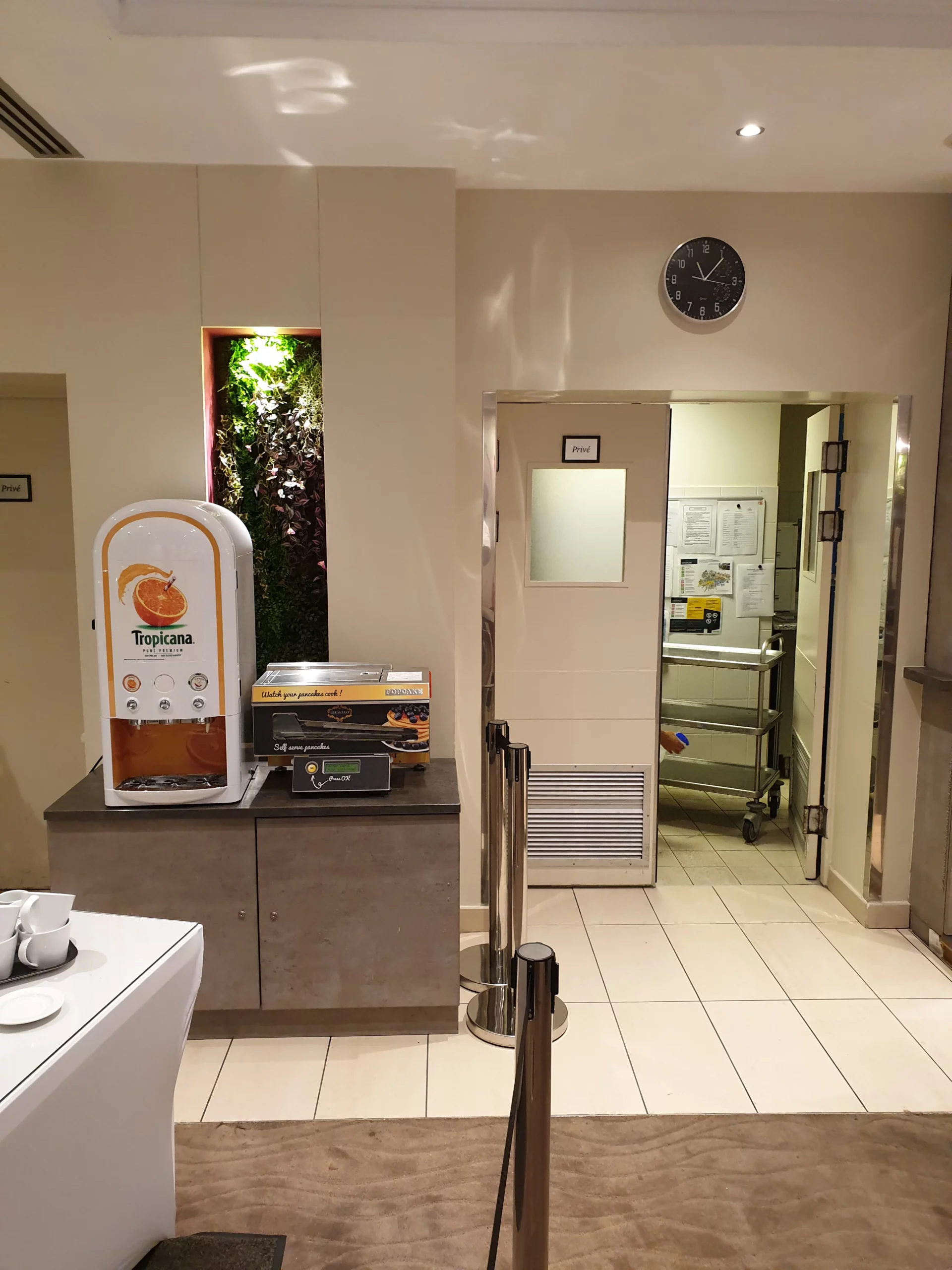 FRASER SUITES HARMONIES PARIS LA DEFENSE PETIT DEJEUNER