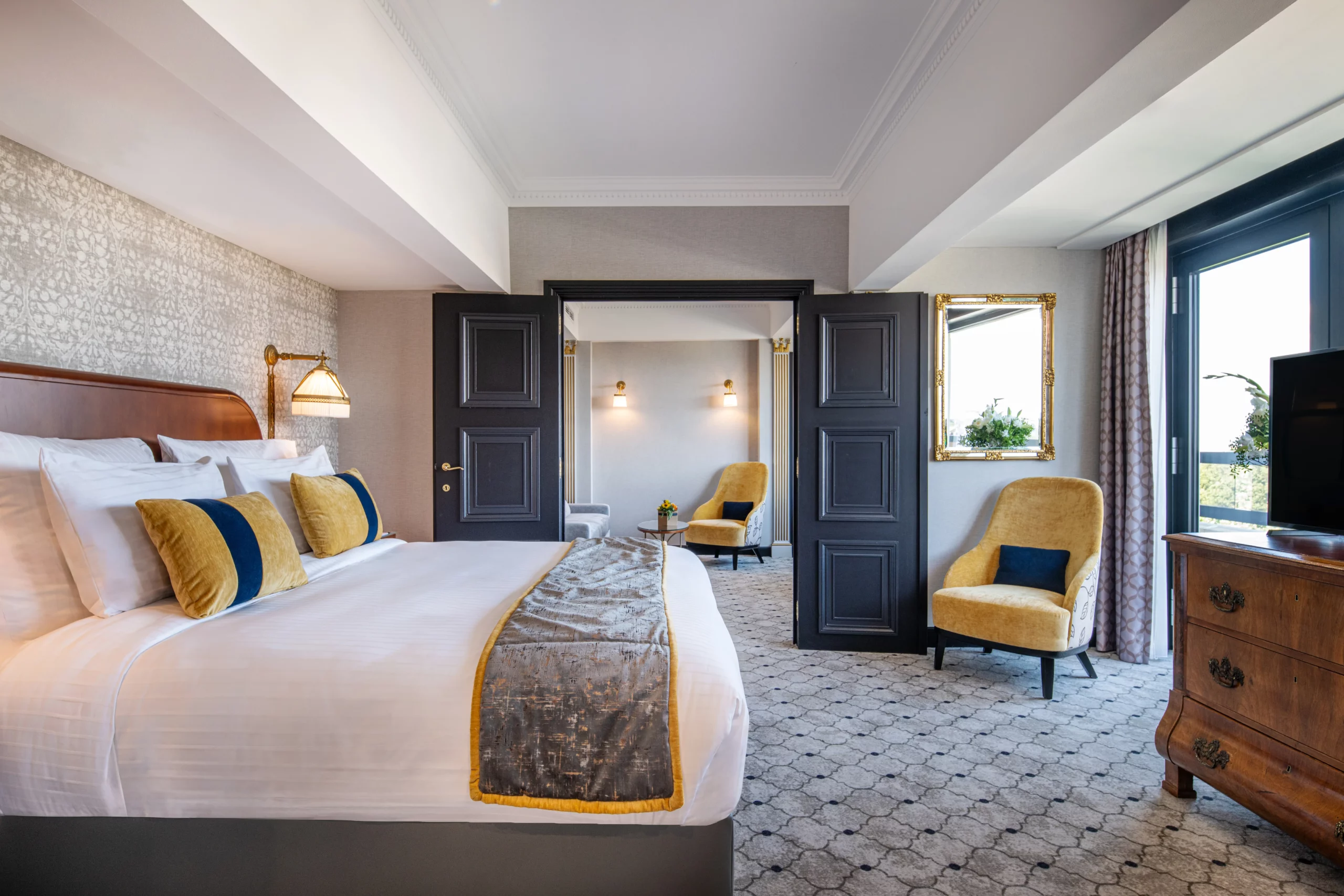 HOTEL BARSEY BY WARWICK