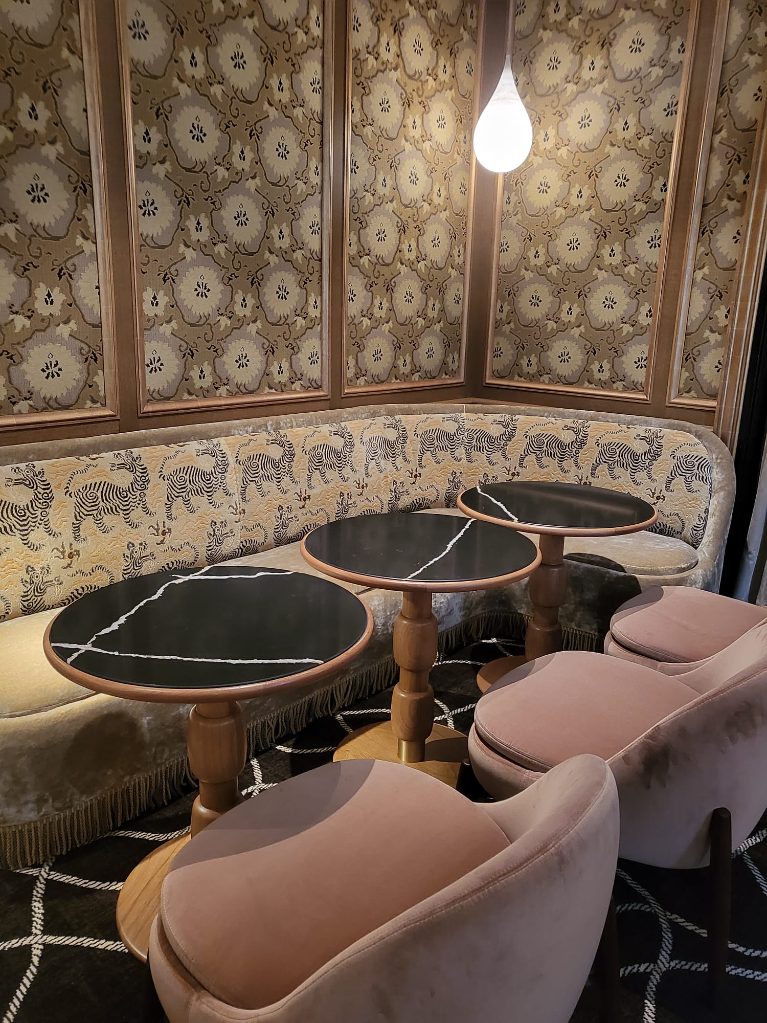 HOTEL PAVILLON DE LA REINE